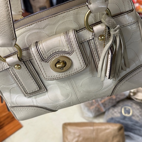 coach - Picture 1 of 1